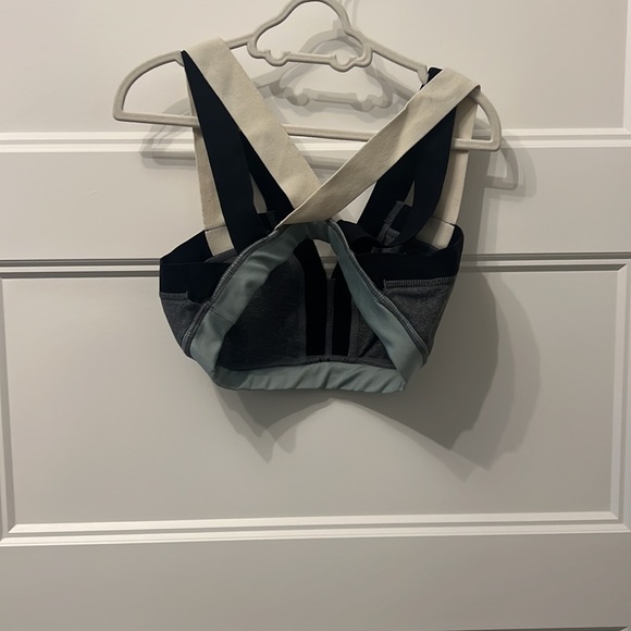 Like New worn once Maaji matching set sports bra Sz S and yoga pant Sz M - Picture 4 of 7